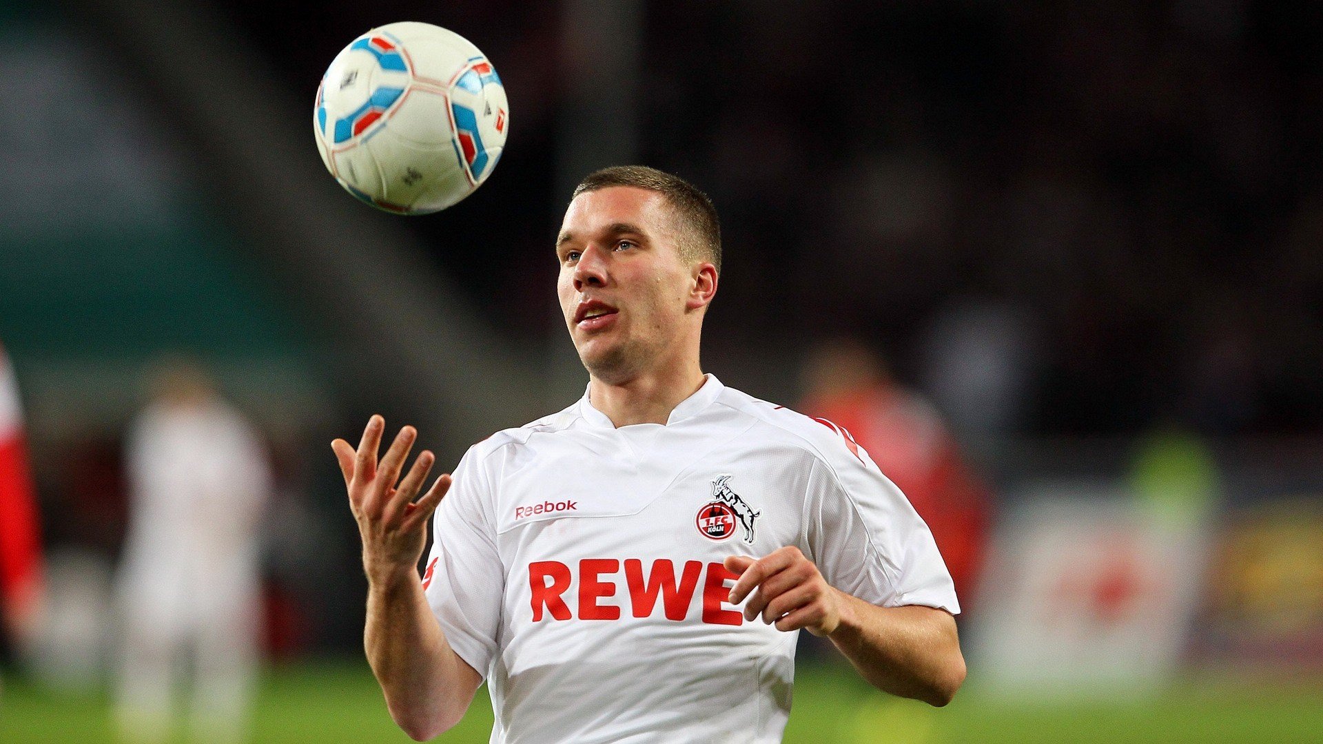 最佳助攻：精彩传球瞬间让人叹服，足球最佳助攻